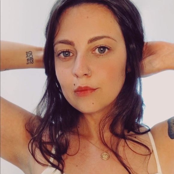 Meet your Posher, Brittany - Picture 3 of 4